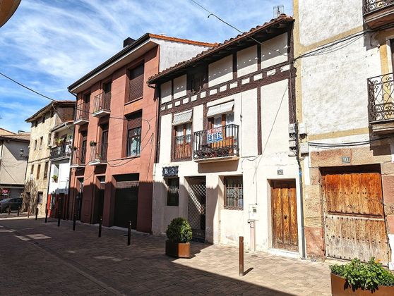 Foto 1 de Casa adossada en venda a calle Arzobispo Barroeta de 3 habitacions amb terrassa i jardí