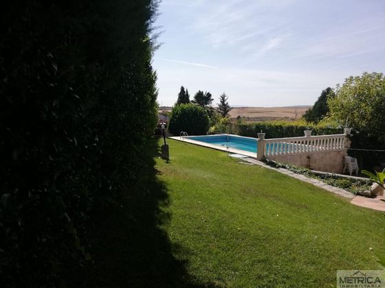Foto 1 de Casa en venta en Castellanos de Villiquera de 3 habitaciones con piscina y jardín