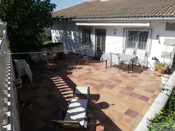 Foto 2 de Casa en venta en Castellanos de Villiquera de 3 habitaciones con piscina y jardín