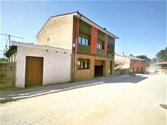 Foto 1 de Chalet en venta en Noreña de 3 habitaciones con terraza y garaje