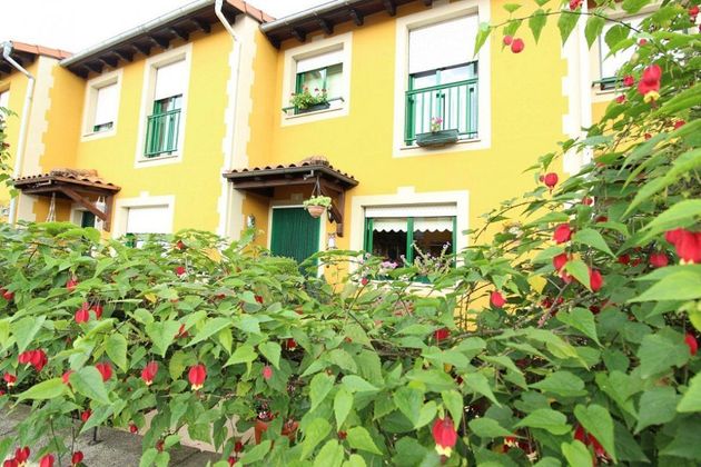 Foto 2 de Casa adosada en venta en Villafufre de 3 habitaciones con terraza y garaje