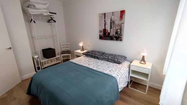 Foto 1 de Pis en lloguer a Centro - Ayuntamiento de 2 habitacions amb mobles i calefacció