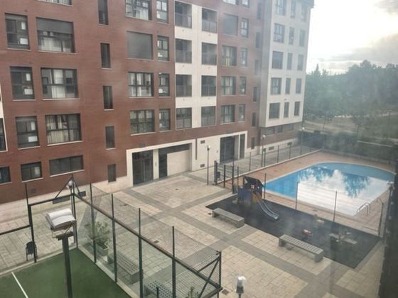 Foto 1 de Venta de piso en Girón - Villa del Prado de 2 habitaciones con piscina y garaje