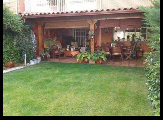 Foto 1 de Venta de casa adosada en Sotoverde de 4 habitaciones con terraza y garaje
