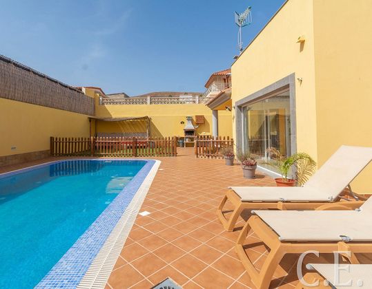 Foto 2 de Chalet en venta en Tuineje de 5 habitaciones con terraza y piscina