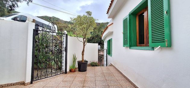Foto 2 de Casa adosada en venta en calle Los Sequeros de 3 habitaciones con terraza y jardín