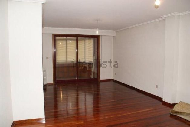 Foto 2 de Pis en venda a Centro - Ourense de 5 habitacions amb terrassa i garatge
