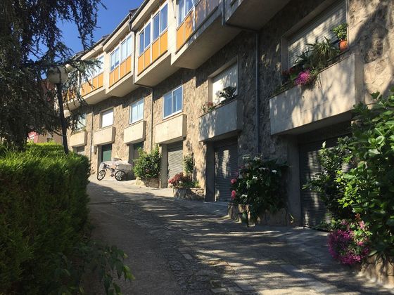 Foto 1 de Casa adossada en venda a A Carballeira de 4 habitacions amb terrassa i garatge