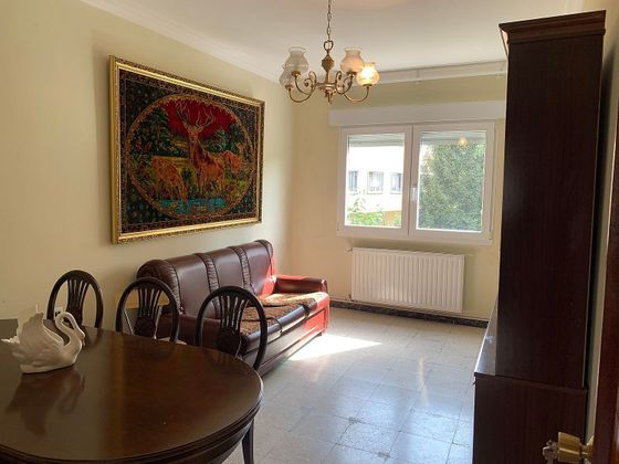 Foto 2 de Pis en venda a A Carballeira de 4 habitacions amb mobles i balcó