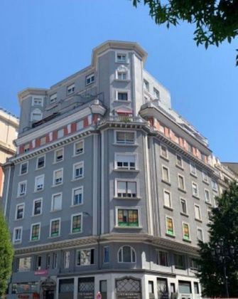 Foto 2 de Venta de piso en calle Isabel II de 3 habitaciones con ascensor