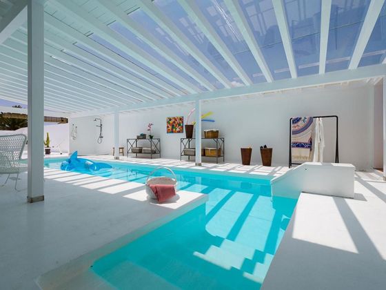 Foto 2 de Casa en venta en Costa Teguise de 8 habitaciones con terraza y piscina