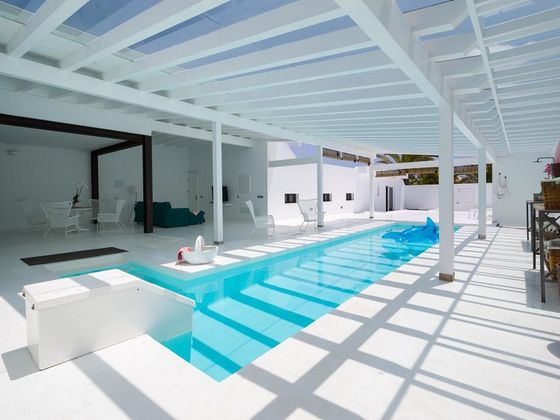 Foto 1 de Casa en venda a Costa Teguise de 8 habitacions amb terrassa i piscina