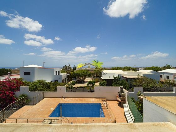 Foto 1 de Chalet en venta en Tahiche de 4 habitaciones con terraza y piscina