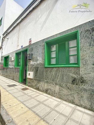Foto 1 de Chalet en venta en Centro - La Vega Alta de 5 habitaciones con terraza y garaje