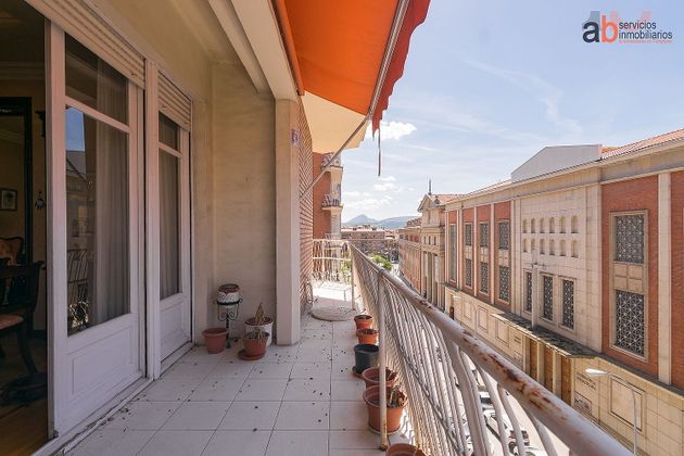 Foto 1 de Venta de piso en Ensanche de 4 habitaciones con terraza y balcón