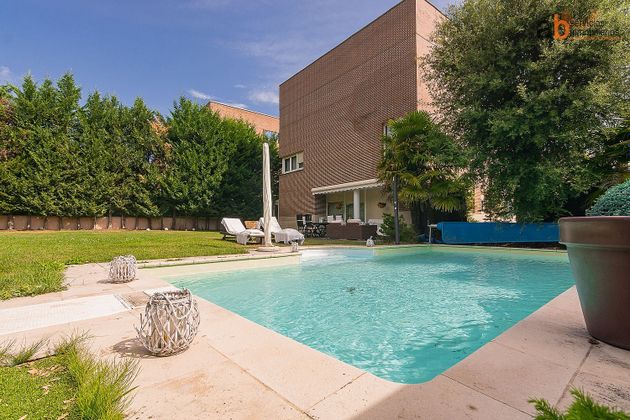 Foto 1 de Xalet en venda a Olaz de 6 habitacions amb terrassa i piscina