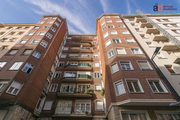 Foto 2 de Pis en venda a calle De Olite de 3 habitacions amb terrassa i balcó