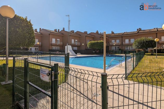 Foto 2 de Casa en venta en travesía Zariquiegui de 4 habitaciones con terraza y piscina
