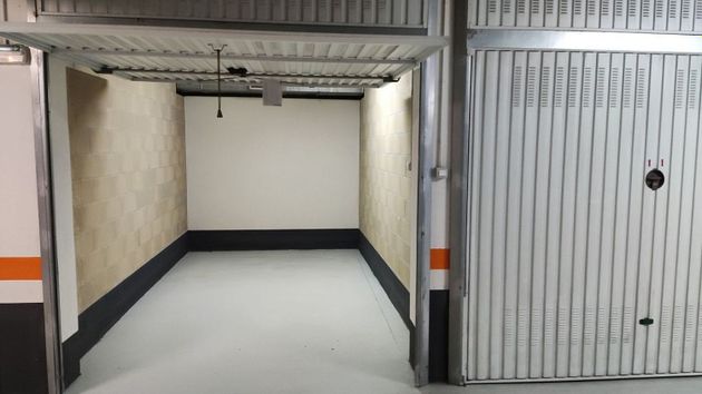 Foto 2 de Venta de garaje en calle Erguin de 15 m²