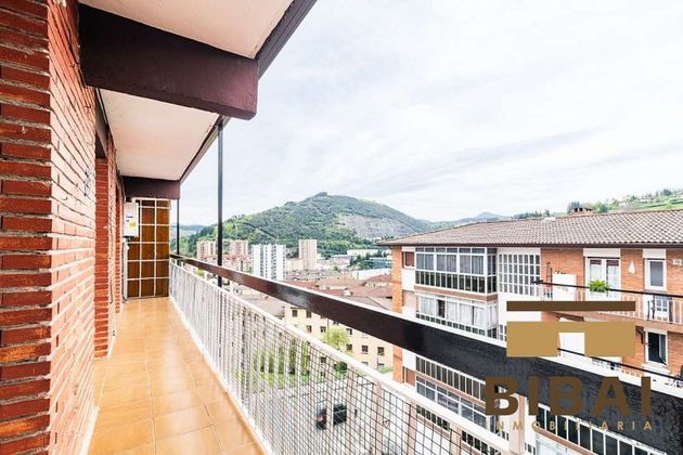 Foto 1 de Venta de piso en Arrasate o Mondragón de 3 habitaciones con terraza y balcón