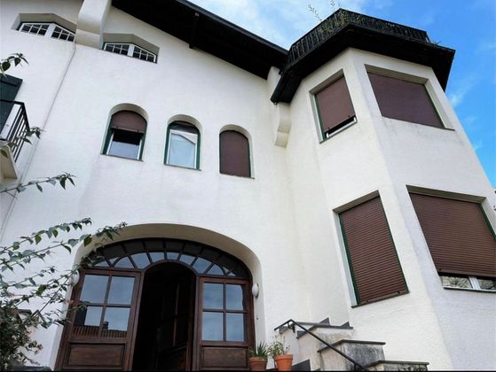 Foto 1 de Casa en venda a calle Zubiaurre de 10 habitacions amb terrassa i garatge