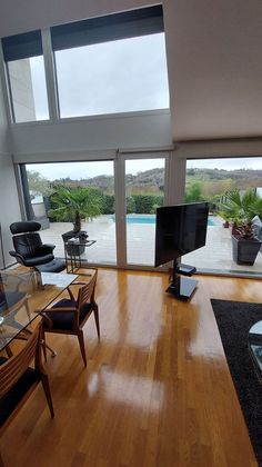 Foto 1 de Venta de casa en calle Arturo Campion de 5 habitaciones con terraza y piscina