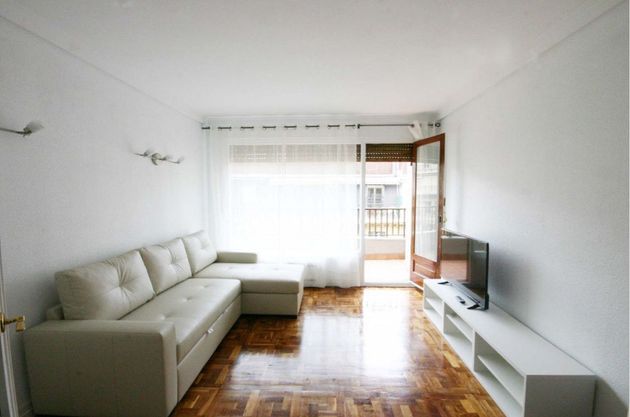 Foto 1 de Pis en lloguer a calle Segundo Izpizua Kalea de 2 habitacions amb terrassa i mobles