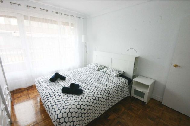 Foto 2 de Pis en lloguer a calle Segundo Izpizua Kalea de 2 habitacions amb terrassa i mobles