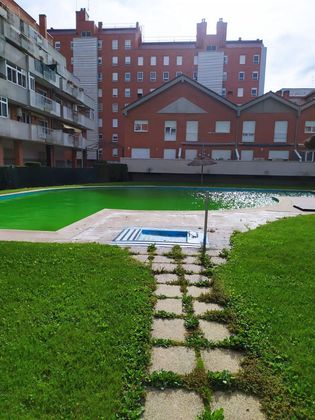 Foto 2 de Piso en venta en calle Valcarce de 4 habitaciones con terraza y piscina
