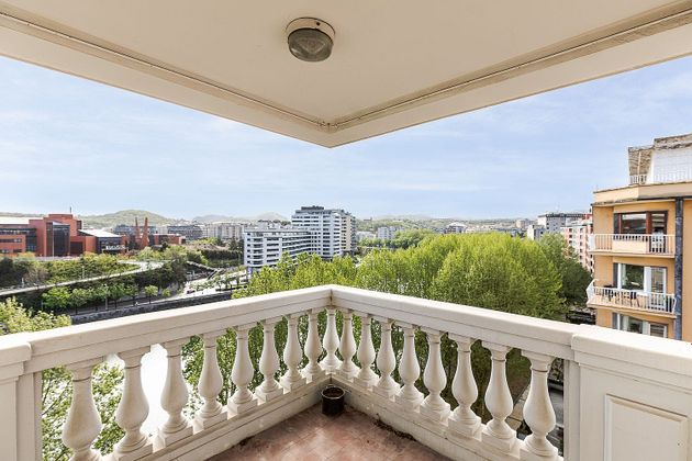 Foto 1 de Pis en venda a Amara - Berri de 4 habitacions amb garatge i balcó