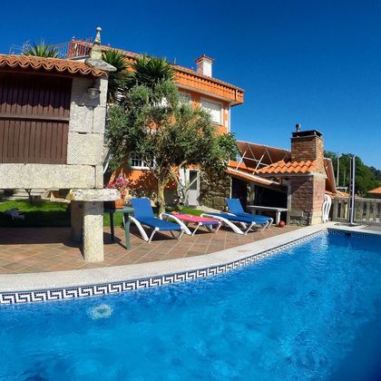 Foto 2 de Àtic en lloguer a calle Lugar Barrosa de 3 habitacions amb terrassa i piscina