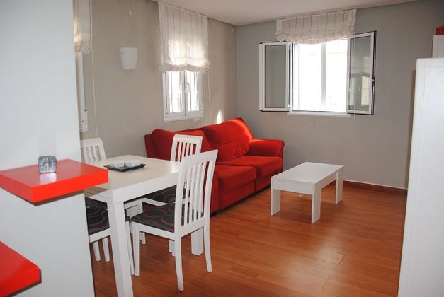 Foto 2 de Alquiler de casa en calle Consistorio de 3 habitaciones con terraza y muebles
