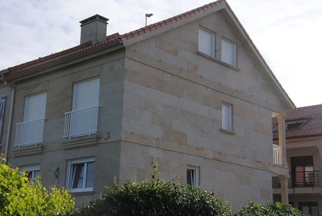 Foto 2 de Casa adossada en venda a calle Vicente Risco de 4 habitacions amb terrassa i garatge