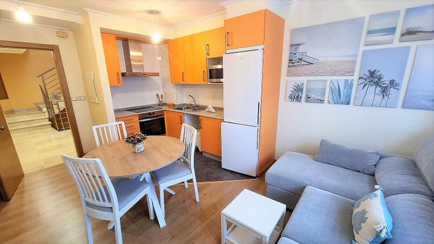 Foto 2 de Piso en alquiler en calle Ourense de 2 habitaciones con garaje y muebles