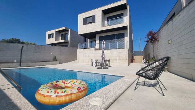 Foto 1 de Xalet en venda a calle Paxarinas de 3 habitacions amb terrassa i piscina