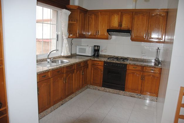 Foto 2 de Piso en alquiler en calle Espiñeiro de 4 habitaciones con terraza y muebles