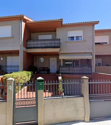 Foto 2 de Casa adosada en venta en Sanxenxo de 4 habitaciones con terraza y piscina