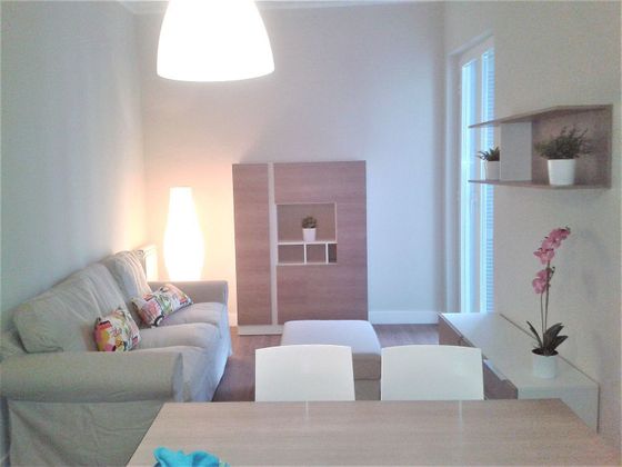 Foto 2 de Pis en lloguer a Centro - San Sebastián-Donostia de 4 habitacions amb mobles i balcó