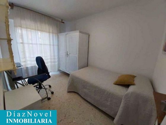 Foto 1 de Piso en alquiler en Polígono Cartuja – La Paz de 4 habitaciones con garaje y muebles