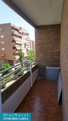 Foto 2 de Piso en alquiler en calle Profesor Agustín Escribano de 5 habitaciones con terraza y garaje