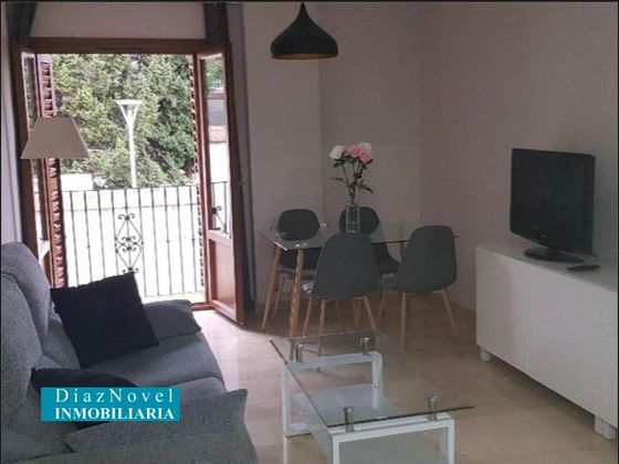 Foto 1 de Piso en alquiler en calle Escoriaza Granada de 1 habitación con muebles y balcón