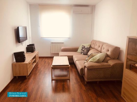 Foto 1 de Dúplex en lloguer a avenida Genital de 3 habitacions amb garatge i mobles