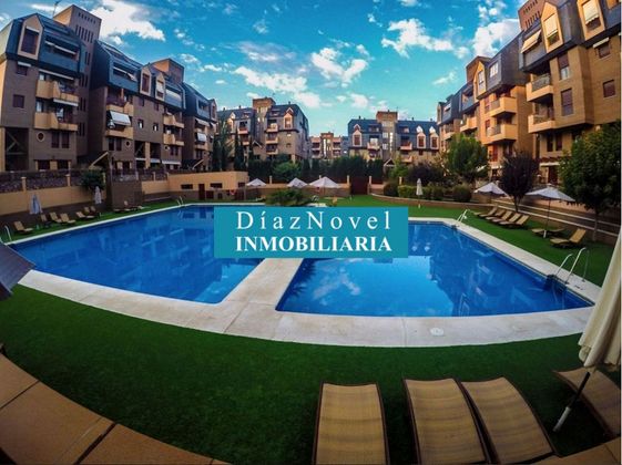 Foto 1 de Dúplex en lloguer a calle Aconcagua de 3 habitacions amb terrassa i piscina