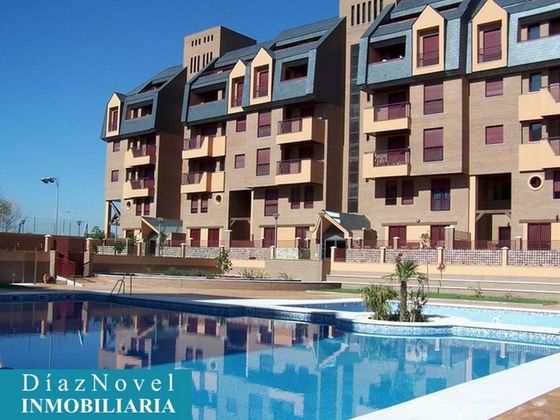Foto 2 de Dúplex en lloguer a calle Aconcagua de 3 habitacions amb terrassa i piscina