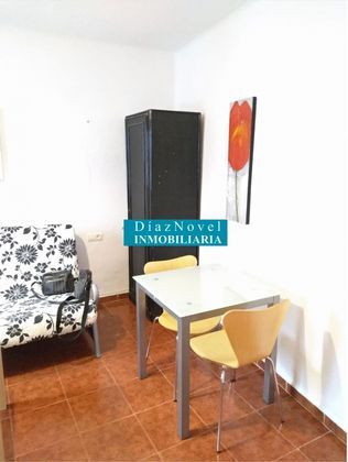 Foto 2 de Piso en alquiler en calle Monteros de 1 habitación con muebles y balcón