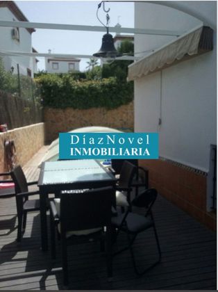Foto 2 de Xalet en lloguer a vía Del Tranvía de 3 habitacions amb terrassa i piscina
