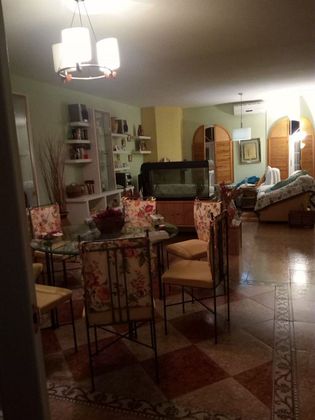 Foto 2 de Venta de casa adosada en Fernan caballero de 4 habitaciones con piscina y garaje