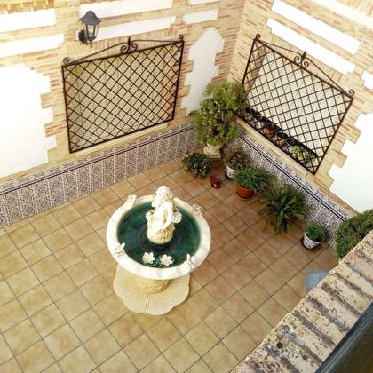 Foto 2 de Venta de casa en Miguelturra de 5 habitaciones con terraza y garaje