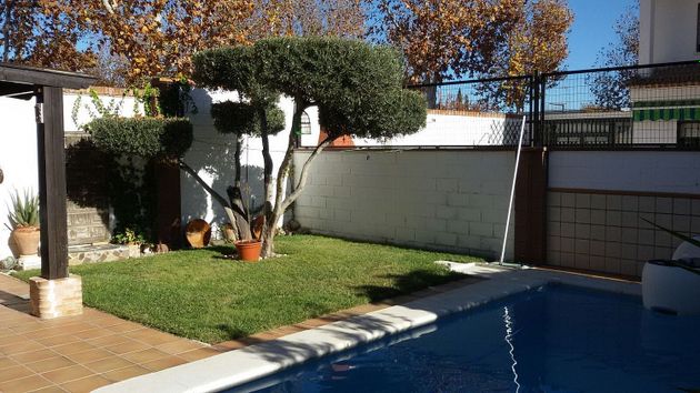 Foto 1 de Casa adossada en venda a Marianistas - AVE de 4 habitacions amb terrassa i piscina