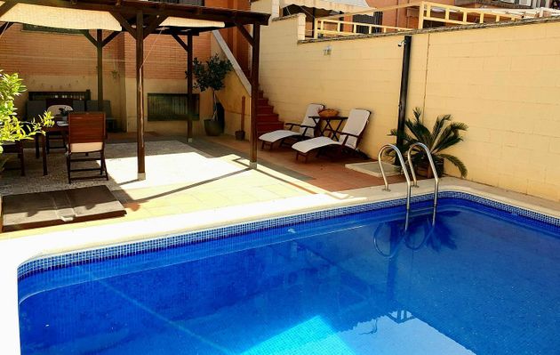 Foto 1 de Casa adossada en venda a Santa María de 4 habitacions amb piscina i calefacció
